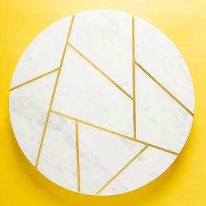 Planche à découper en marbre avec incrustation de métal Planche à fromage ronde en marbre naturel Outils de cuisine Planche de service en résine - Product Image 1