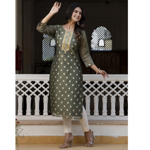 ชุดคุर्ตาผ้าไหมผสมปักลายคุณภาพส่งออก ดีไซน์หรูหราสำหรับผู้หญิง เหมาะสำหรับใส่ทำงานและใส่ในชีวิตประจำวัน มีจำหน่ายในราคาที่เหมาะสม - Product Image 1