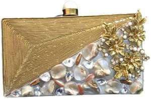 Bolso de Mano Artesanal de Nácar y Latón con Diseño Vintage Bolso de Noche Llamativo Artesanal con Forro de Terciopelo - Product Image 4
