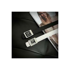 Set de 2 Cinturones Delgados para Mujer con Hebilla Plateada con Logotipo F, Cinturón para Pantalones, Cinturón para Chaqueta, Cinturón - Negro y Blanco-Plateado - Product Image 1