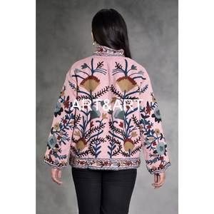 Canard matelassé indien fait à la main TNT Suzani veste courte brodée pour les femmes Crewel Festival cadeau spécial pour sa tenue de fête - Product Image 2