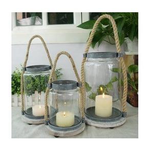 Lanterne décorative en métal et verre de haute qualité en capuchon fini gris et corps recouvert de verre pour la décoration de la maison de luxe - Product Image 1