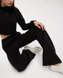 ชุดเซ็ตเสื้อครอปขนแกะและกางเกงจ็อกเกอร์ทรงบานสำหรับผู้หญิง มีฮู้ด แห้งเร็ว ระบายอากาศได้ดี มีซับใน เหมาะสำหรับฤดูหนาว สไตล์ลำลอง - Product Image 2