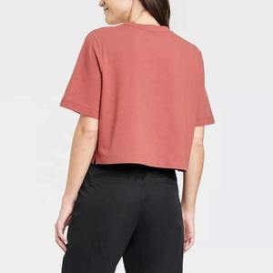 Débardeur décontracté à logo court devant en jersey respirant pour femme - Product Image 2