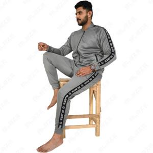 Pullover personnalisé grande taille ensemble de survêtements à capuche avec logo pour hommes pantalons de survêtement et sweat à capuche panneaux contrastés survêtement pour hommes - Product Image 1