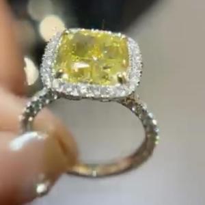 Anillo de Compromiso con Halo de Diamantes Amarillos de Laboratorio de 5.00 Quilates con Certificación IGI, Anillo de Compromiso con Diamante Amarillo Central de 4 Quilates con Corte Cojín para Mujer - Product Image 5