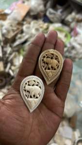 Pasadores de chal de hueso tallados a mano hechos a medida ideales para bufandas y estolas tiendas para reventa - Product Image 5