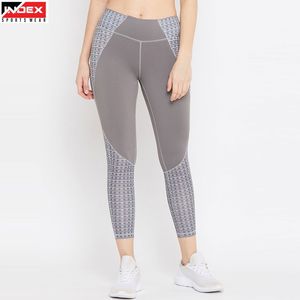 Leggings de yoga hasta el tobillo de cintura alta con estampado geométrico y costuras en contraste para mujer de la marca INDEX - Product Image 1