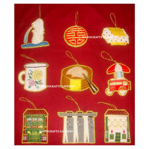 Magnifiques décorations de Noël en tissu brodé à la main avec des fils Zari, formes multiples, utilisées pour les décorations de fête - Product Image 1