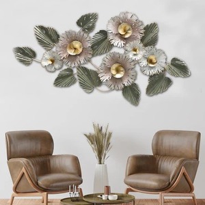 Hermosa Decoración de Pared de Metal con Diseño Floral para Decoración Moderna del Hogar con Elegante Diseño de Flores y un Toque Interior Estilizado - Product Image 1