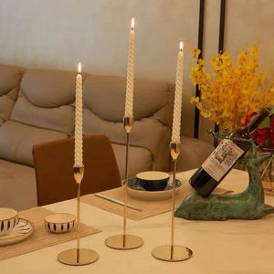 Bougeoir à pâte en métal poli doré au design de luxe Finition de haute qualité pour la décoration intérieure élégante Bougeoirs en bois Pots à bougies - Product Image 4