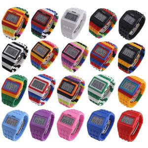 Montre numérique LED unisexe chic, résistante à l'eau, avec alarme, rectangulaire, en plastique et silicone, tendance, sportive et élégante pour filles et garçons - Product Image 1