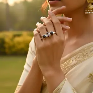 Anillo de Granate con Corte Ovalado para Mujer - Joyería Fina de Piedra Natural - Product Image 2