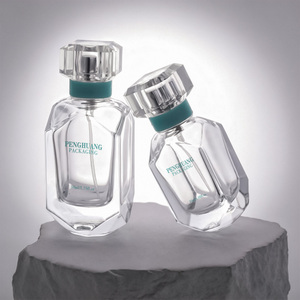 Flacon <span class=keywords><strong>de</strong></span> parfum <span class=keywords><strong>de</strong></span> luxe 30/50 ml en verre épais transparent mat givré avec estampage à chaud, atomiseur <span class=keywords><strong>de</strong></span> voyage pour <span class=keywords><strong>eau</strong></span> <span class=keywords><strong>de</strong></span> Cologne - Product Image 1