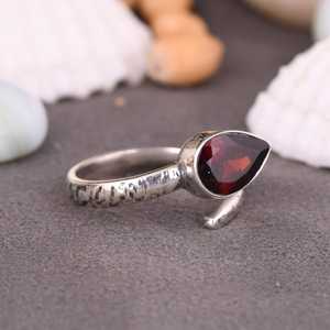 Anillo de granate en forma de lágrima de plata de ley martillada, diseño de derivación ajustable, joyería de piedra natal de enero, regalo de piedras preciosas bohemias para ella - Product Image 6