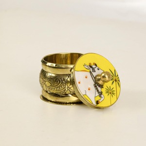 Sindoor Dibbi de latón indio con caja de Kumkum hecha a mano con estampado de Pichwai para regalos de devolución de boda y decoración de festivales - Product Image 1