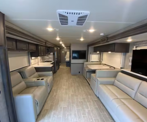 Autocaravana/Remolque de Viaje T-h-o-p-r M-o-t-o-r C-o-a-c-h Miramar 35.2 Rvs, Modelos 2020, 2022, 2023, 2024, 2025 - Product Image 4