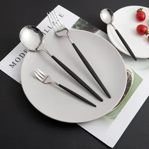 ชุดช้อนส้อมโลหะสแตนเลสคุณภาพสูงสำหรับโรงแรมและร้านอาหารพร้อมกระจกขัดเงาแบบทันสมัย - Product Image 4