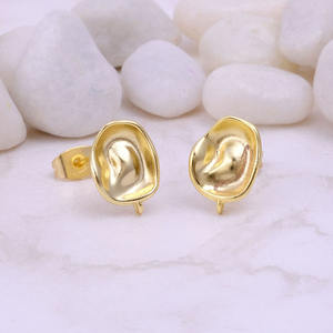 Connecteurs minimalistes pour boucles d'oreilles en laiton, 10 mm, plaqués or, apprêts DIY, breloques, paires, pièces de fleurs pendantes, bélières individuelles, pour bijoux - Product Image 3