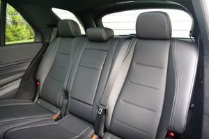 รถยนต์เมอร์เซเดส-เบนซ์ รุ่น GLE คลาส ปี 2019 รุ่น GLE400d AMG  ประเภทเชื้อเพลิงเบนซิน ประเภทรถ SUV ระยะทางวิ่ง 9721 ไมล์ เครื่องยนต์ 2.9 ลิตร เกียร์อัตโนมัติ จำนวนประตู 5 บาน - Product Image 2