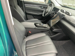 SUV Compact 2025 Haute Gamme Automatique Moteur Turbo Sièges en Cuir Toit Panoramique Design Moderne Véhicule Bon État Gauche Foncé - Product Image 5