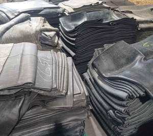 Déchets de pneus Bas Mooney Déchets de caoutchouc haute résistance Caoutchouc regranulé fin naturel Caoutchouc regranulé inodore écologique - Product Image 1