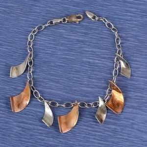 Pulsera de tenis de plata de ley 925 bicolor con patrón ondulado, accesorio de moda - Product Image 1