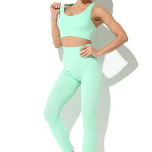 ชุดโยคะผู้หญิงสำหรับใช้งานกลางแจ้ง แบรนด์ส่วนตัว ผลิตจากผ้าสแปนเด็กซ์/โพลีเอสเตอร์ เนื้อผ้าทึบ ระบายอากาศได้ดี แห้งเร็ว เป็นมิตรกับสิ่งแวดล้อม ชุด 2 ชิ้น ด้านหน้า รุ่น 2025 - Product Image 1