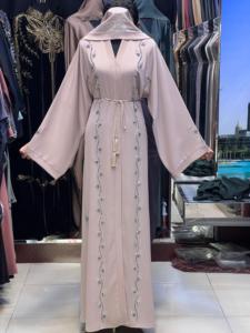2025 nueva ropa islámica tradicional para mujeres hermosa Abaya negra de Dubai Arabia Saudita hecha de paños de poliéster del Golfo - Product Image 3