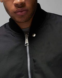 Veste Bomber en Satin de Soie Uni pour Hommes, Taille Plus, Vêtement Coupe-Vent d'Hiver Personnalisé en Gros, Logo Personnalisé 2026 - Product Image 6