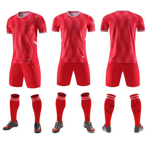 Fabricación de fábrica Color personalizado Ecológico Transpirable Impresión digital Camisetas y pantalones cortos de fútbol con logotipo personalizado para hombres adultos - Product Image 5