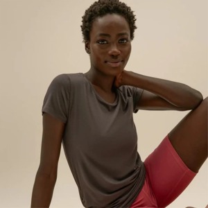 Camiseta de bambú de lujo para Mujer | Transpirable y ligero | Comodidad ecológica para uso diario y viajes - Product Image 2