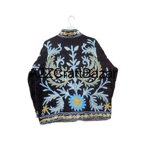 เสื้อแจ็คเก็ตบอมเบอร์ฤดูหนาวทำมือจากอินเดียสำหรับผู้หญิง ผ้าฝ้ายระบายอากาศเป็นมิตรกับสิ่งแวดล้อม ลายปักดอกไม้ซูซานี ด้านหน้าแบบกลับด้านได้ สวยงามสมบูรณ์แบบ - Product Image 6