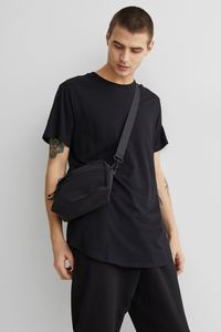 T-shirt unisexe haut de gamme à manches courtes à col ras du cou personnalisé - Product Image 3