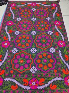 Extensores de cama bordados a mano Suzani hechos a medida, con temas tribal, ideales para reventa por tiendas de decoración del hogar - Product Image 4