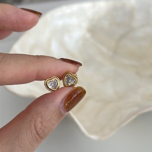 Pendientes de Zirconia cúbica con corazón rojo y blanco Plata de Ley 925 Chapado en oro de 18 quilates - Product Image 3