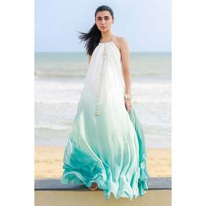 ชุดคลุมโอเวอร์ไซส์ทรงเอไลน์แบบไร้สายรัดไหล่ คอแบบฮอลเตอร์ สีไล่เฉด - Product Image 1