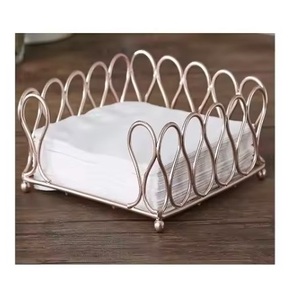 Elegantes servilleteros de metal con diseños modernos y rústicos perfectos para la decoración de mesas de cocina o comedor a un precio razonable - Product Image 3