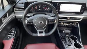 OFFRE EXCEPTIONNELLE : K5 GT-Line 2025 d'occasion en parfait état, avec navigation et transmission intégrale - Product Image 2