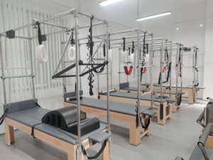 Máquina de Pilates Cadillac Reformer Profesional, Equipo de Estudio Telescópico y Duradero, Personalizado OEM - Product Image 6