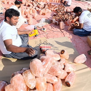 Lámpara de sal del Himalaya hecha a mano, lámpara de alivio del estrés Feng Shui tallada única, 2-3 kg, lámparas de sal artesanales al por mayor de origen pakistaní - Product Image 6