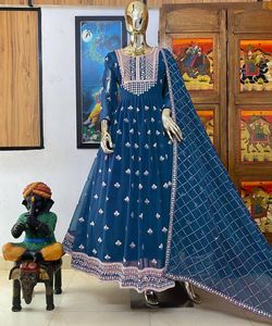 PRESENTANDO NUEVO DISEÑADOR BORDADO ANARKALI VESTIDO GEORGETTE BORDADO DE BUENA CALIDAD A PRECIO AL POR MAYOR - Product Image 4