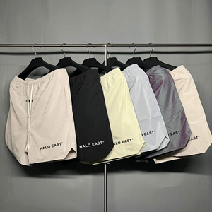 Pantalones cortos de nailon reflectantes con letras y logotipo de serigrafía personalizado OEM para hombre, 220gsm, 5 pulgadas, entrepierna, correr, gimnasio, hombre - Product Image 2