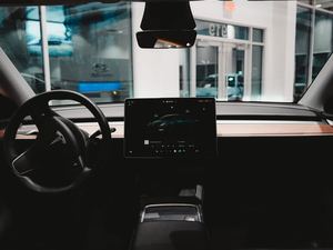 รถยนต์เทสล่า รุ่น Y ลองเรนจ์ ขับเคลื่อนล้อหลัง ปี 2024 มือสอง - Product Image 5