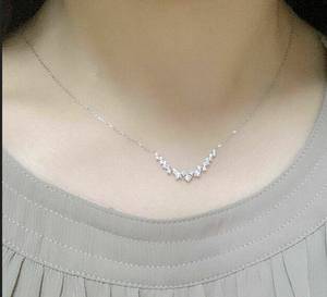 Pendentif grappe moissnite taille ronde incolore 0.09 CT, or blanc 10K - Product Image 3