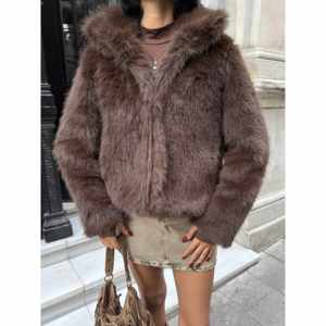 Abrigo de Piel Sintética Negra para Mujer missJANELL - Ropa de Invierno Elegante con Forro 100% Poliéster y Diseño Cálido para Damas - Product Image 5