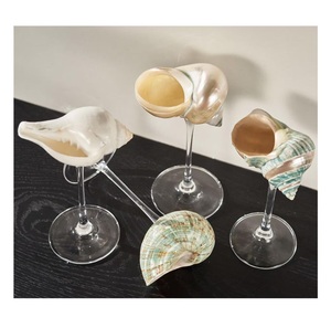 Combinación de copa de cristal de lujo y concha marina diseñada para comedor estilo océano y decoración creativa para el hogar - Product Image 1