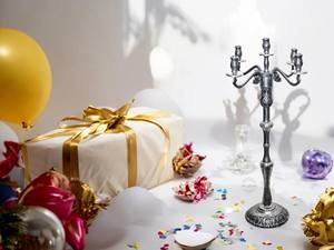 "Elegante candelabro plateado de 5 brazos, diseño impresionante, perfecto para entornos sofisticados y ocasiones especiales" - Product Image 4