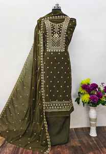 Nuevo traje de material de vestido para mujer bordado con trabajo hecho a mano con bordado de organza Dupatta - Product Image 3