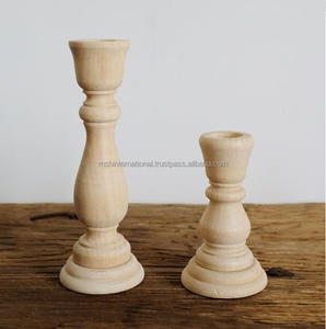Hecho a mano de madera de mango, nuestro candelabro de pilar tiene el aspecto rústico de la madera flotante. - Product Image 4